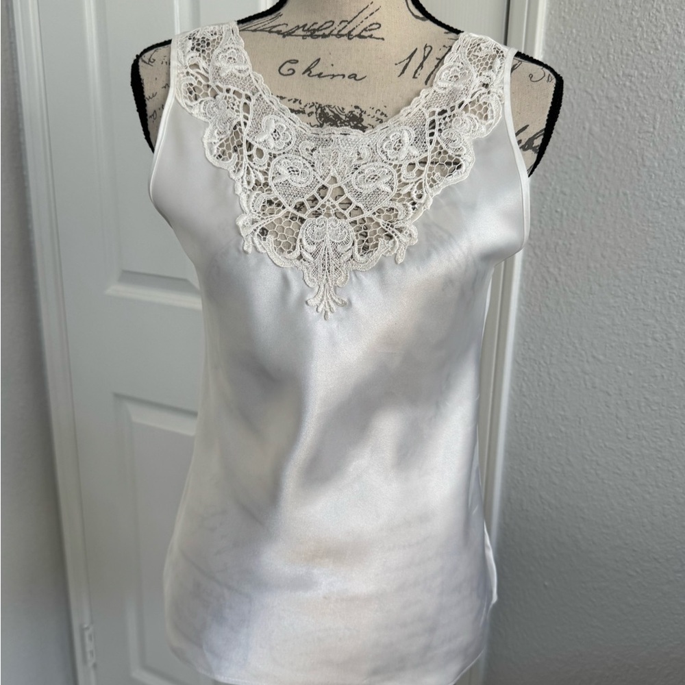 Cinéma étoile Elegant White Lace Trim Tank Top